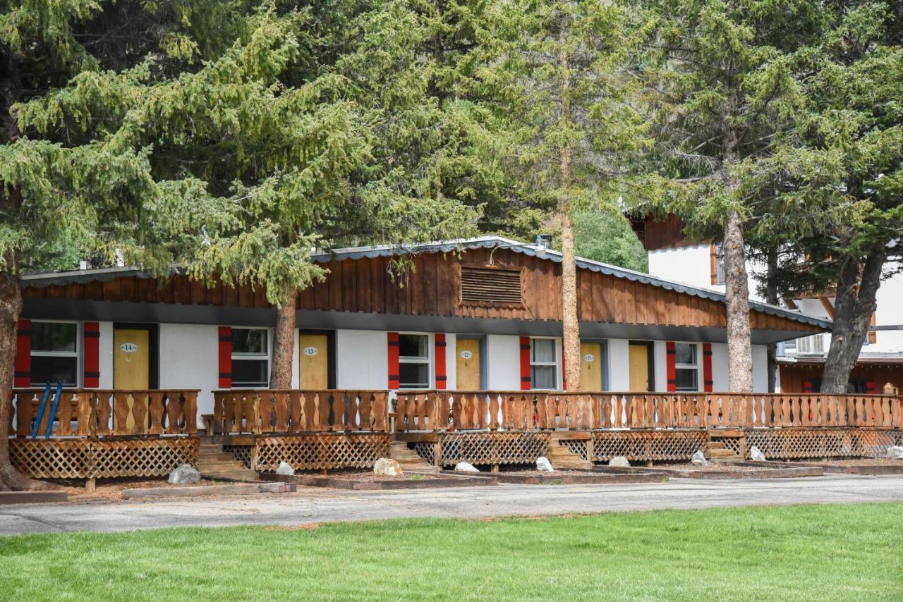 Hotel Alpine Red River