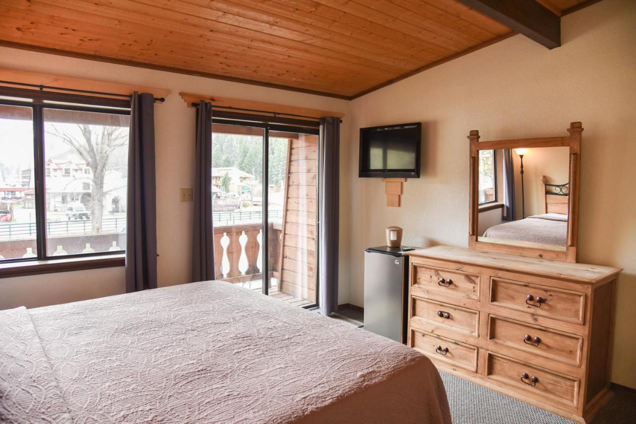 Alpine Hotel